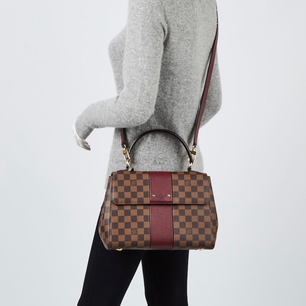 Louis Vuitton Bond Street MM crossbody Like New